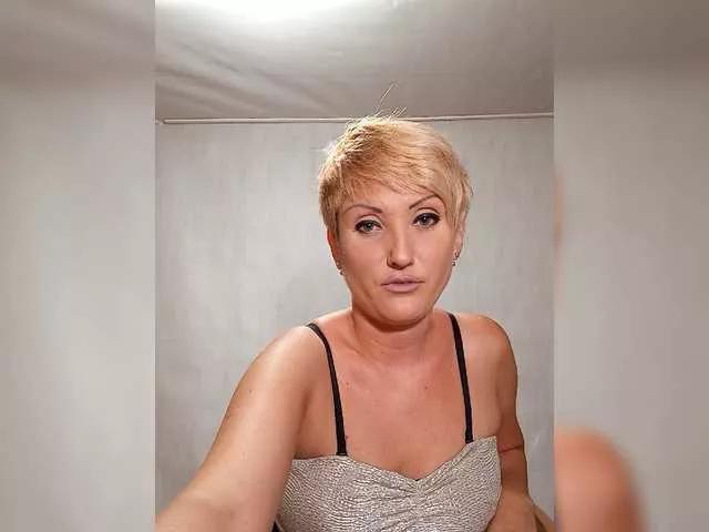 YouGirlXXX on BongaCams 