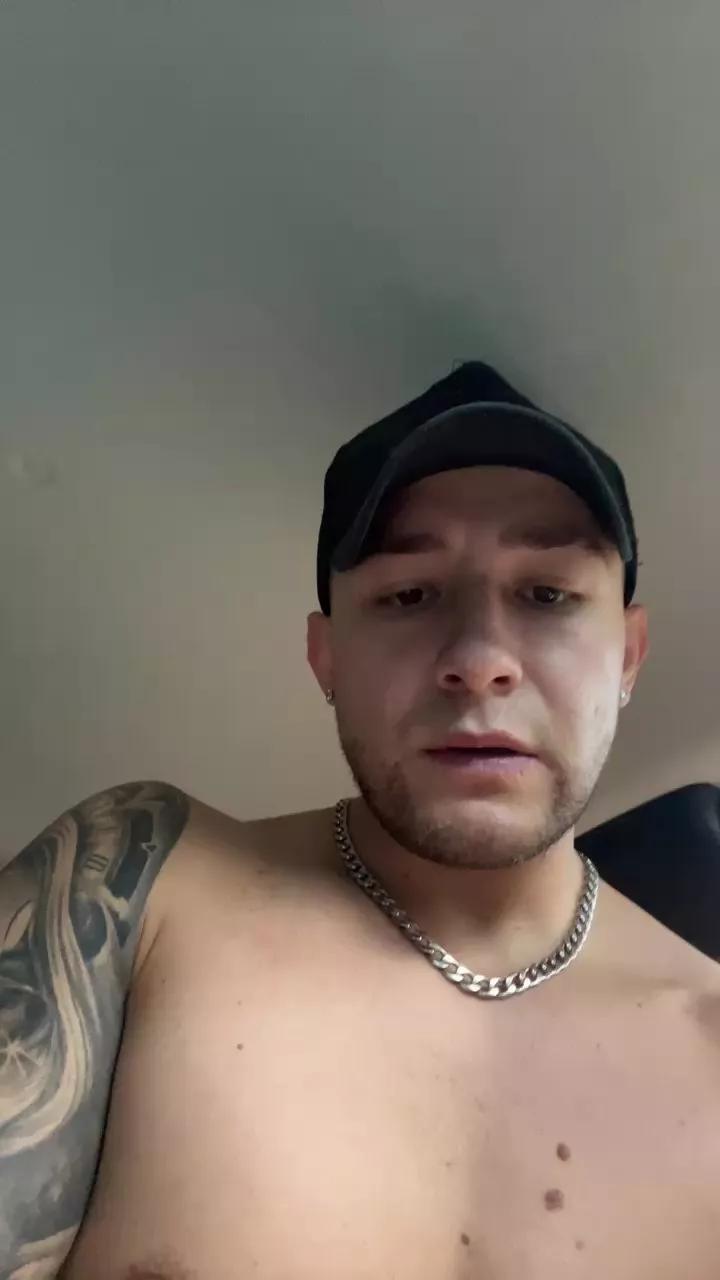 Andrew_wallker on Cam4 