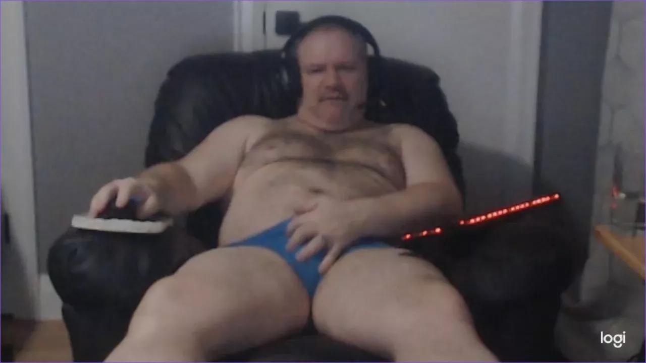 behindu123 on Cam4 