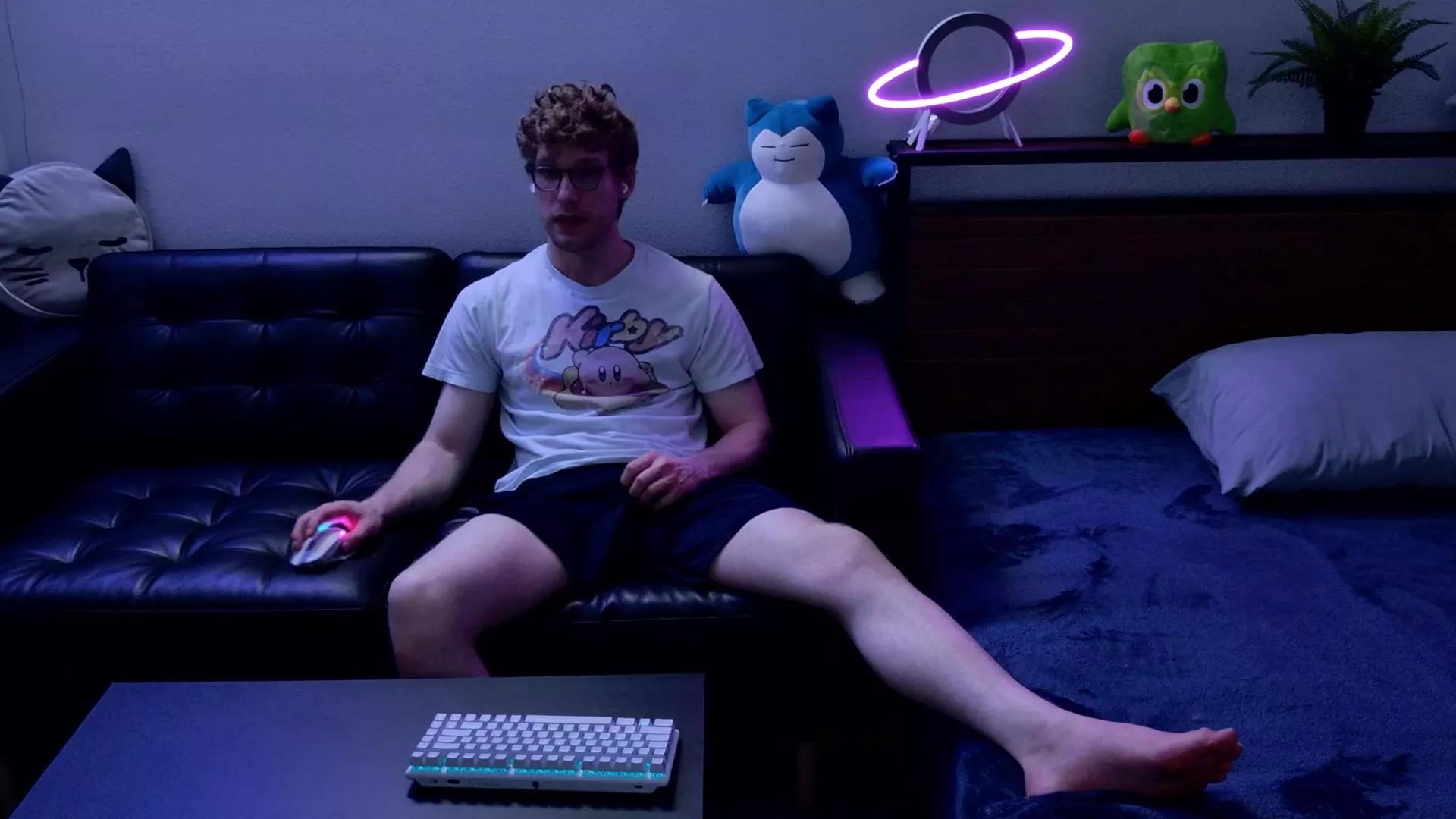 BlueEyedTallGuy on Cam4 