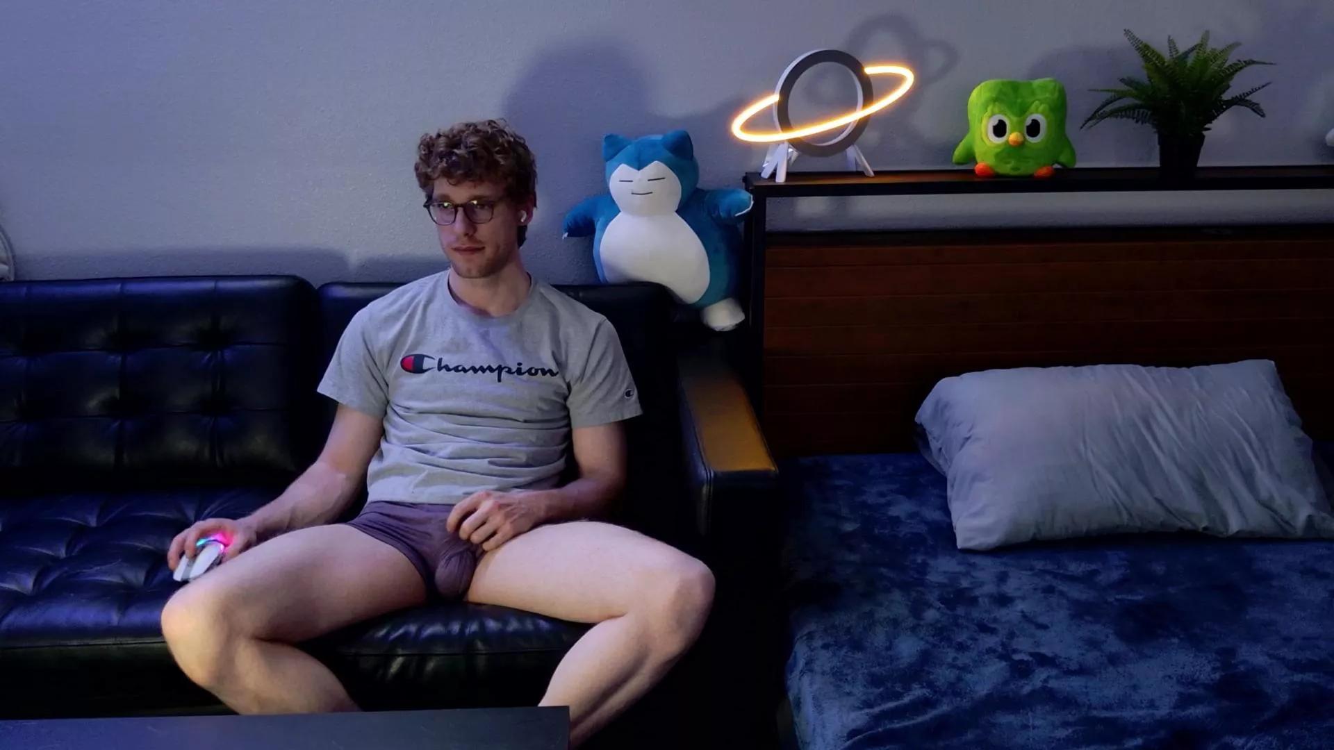 BlueEyedTallGuy on Cam4 