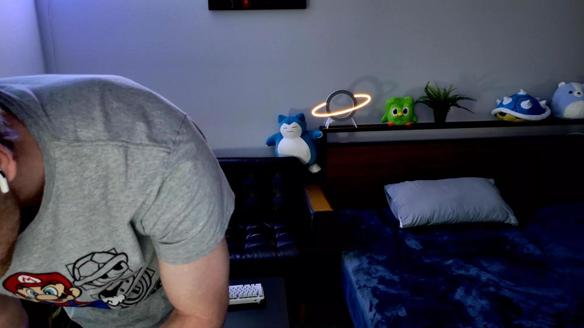 BlueEyedTallGuy on Cam4 