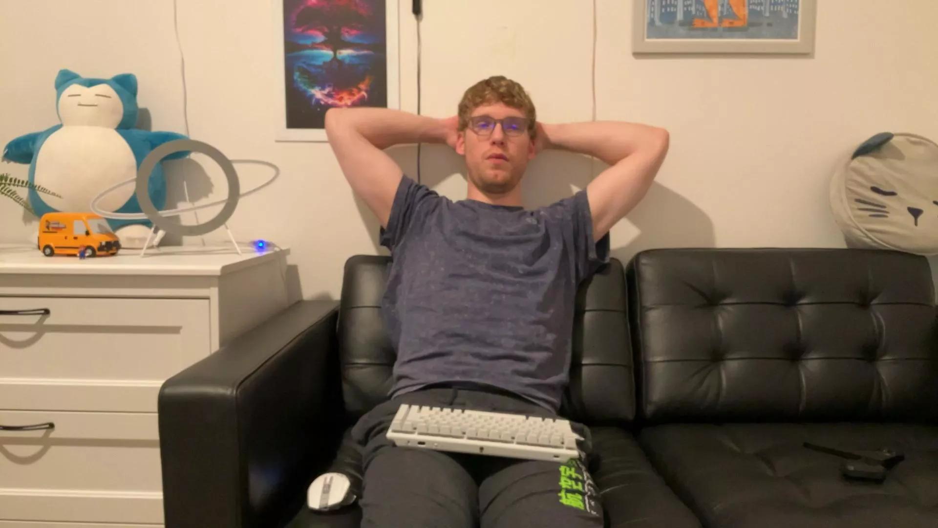 BlueEyedTallGuy on Cam4 