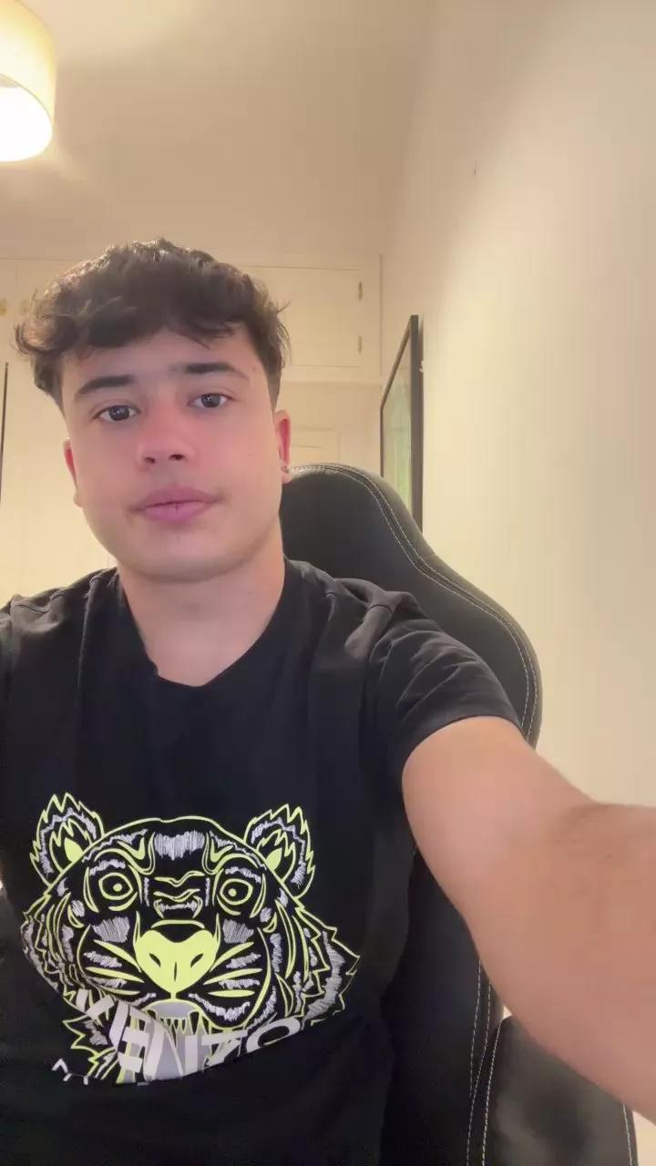Carlosgnzalez_ on Cam4 