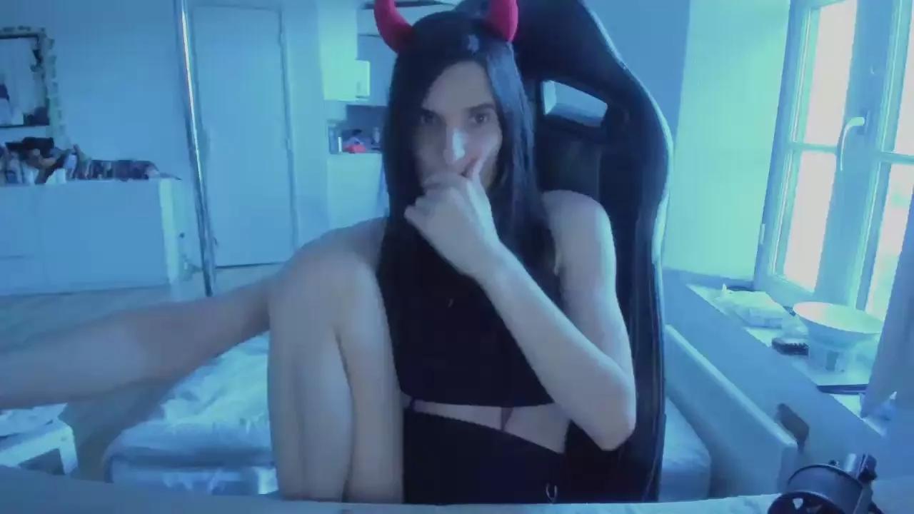CeriseLapine on Cam4 