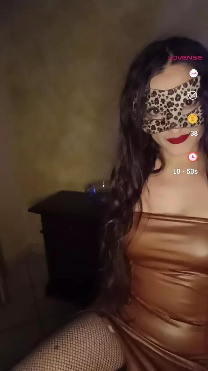 ChryHelena69 on Cam4 