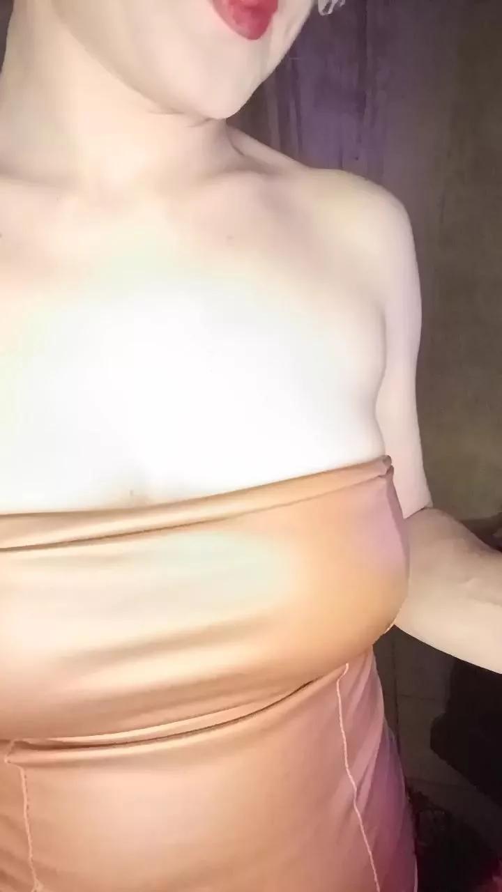 ChryHelena69 on Cam4 