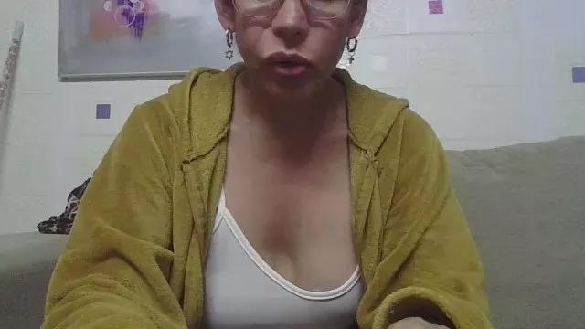 cinthia42 on Cam4 