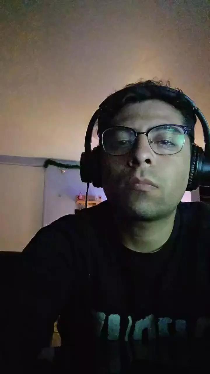 deskom223 on Cam4 