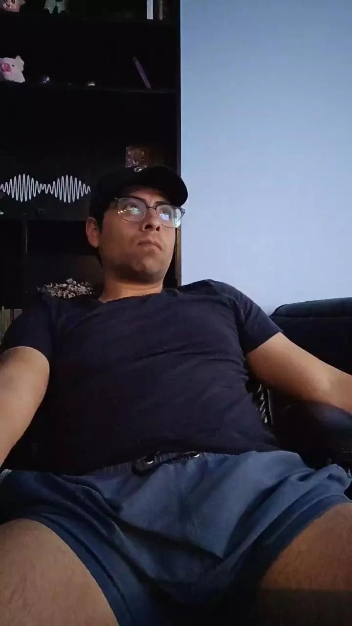 deskom223 on Cam4 