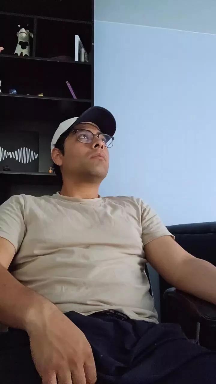 deskom223 on Cam4 