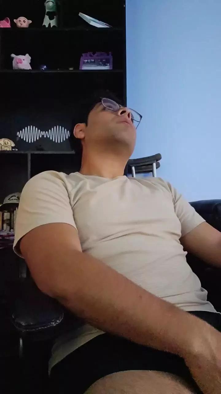 deskom223 on Cam4 
