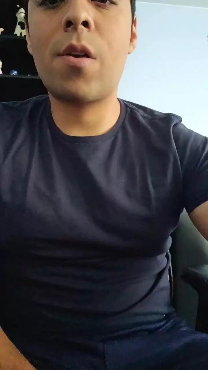 deskom223 on Cam4 