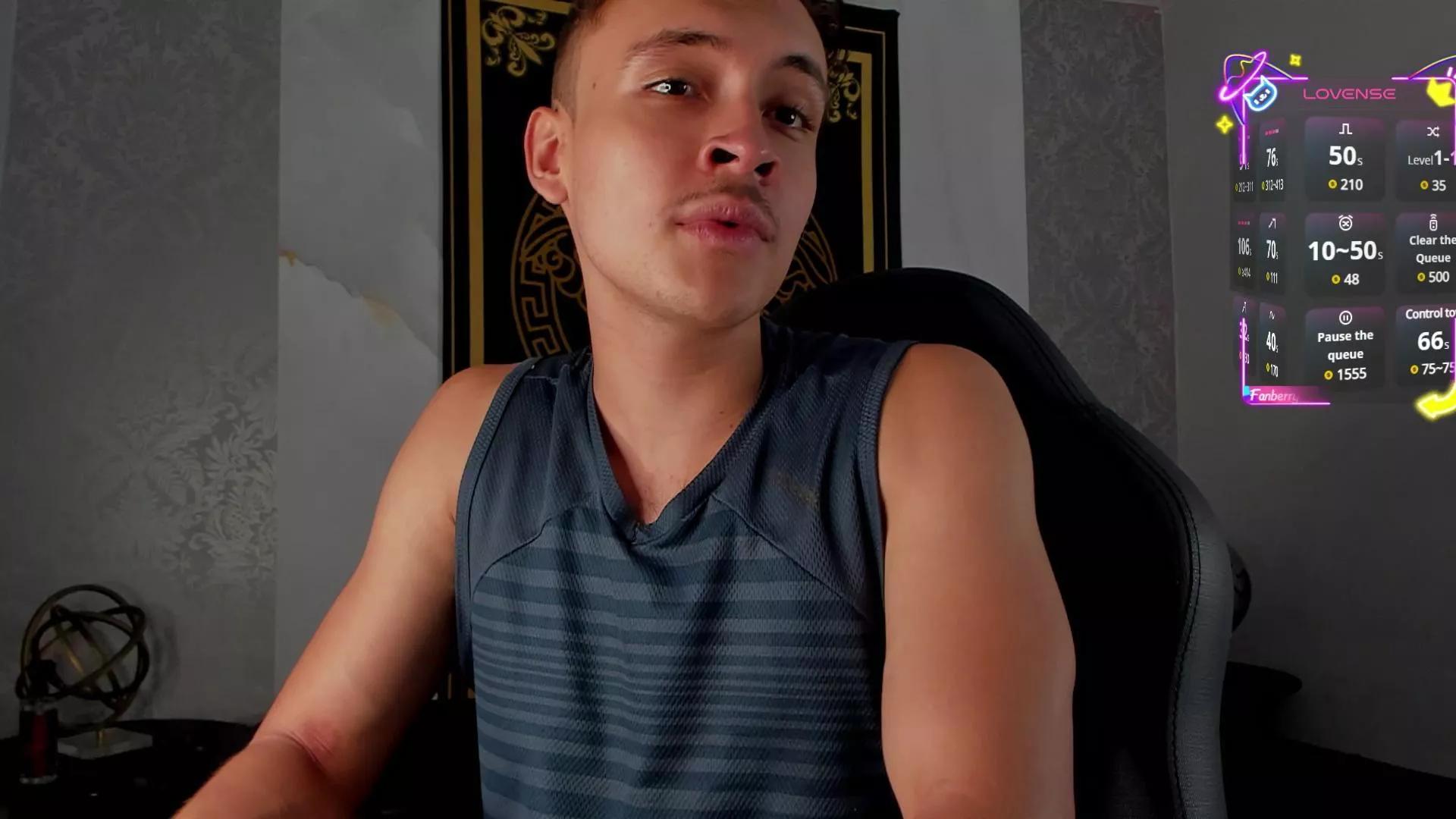 Desmon_Clark on Cam4 