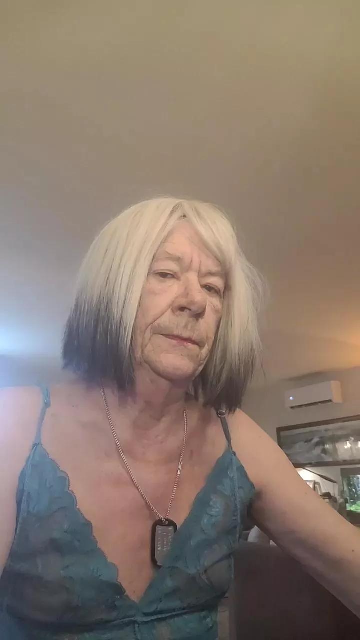 Diana26soumise on Cam4 