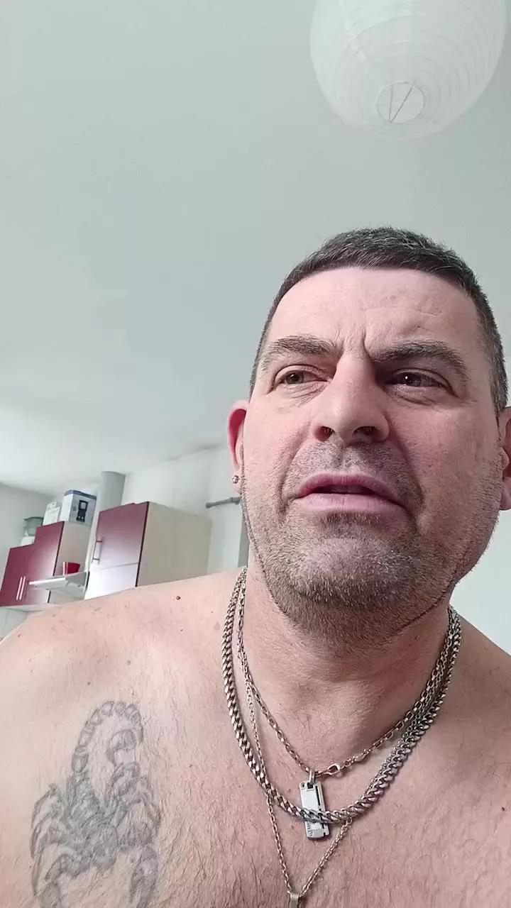 Elleetlautre68 on Cam4 