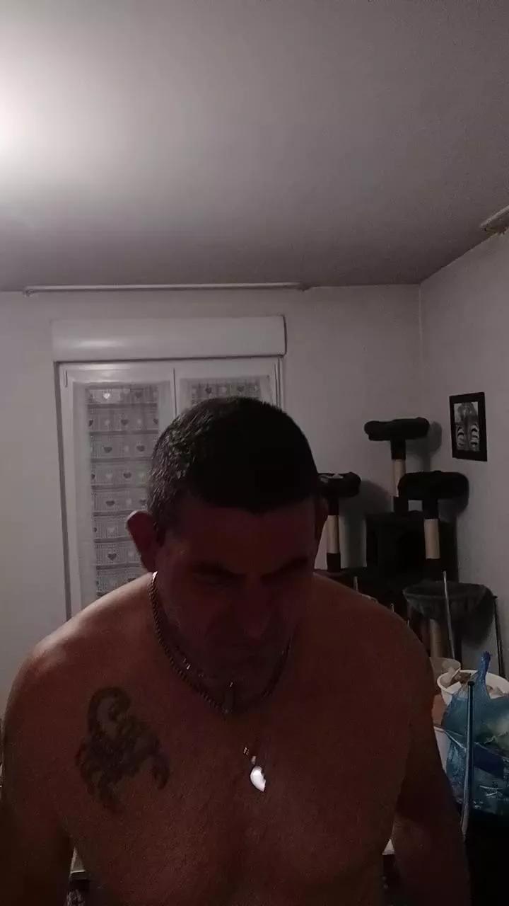 Elleetlautre68 on Cam4 