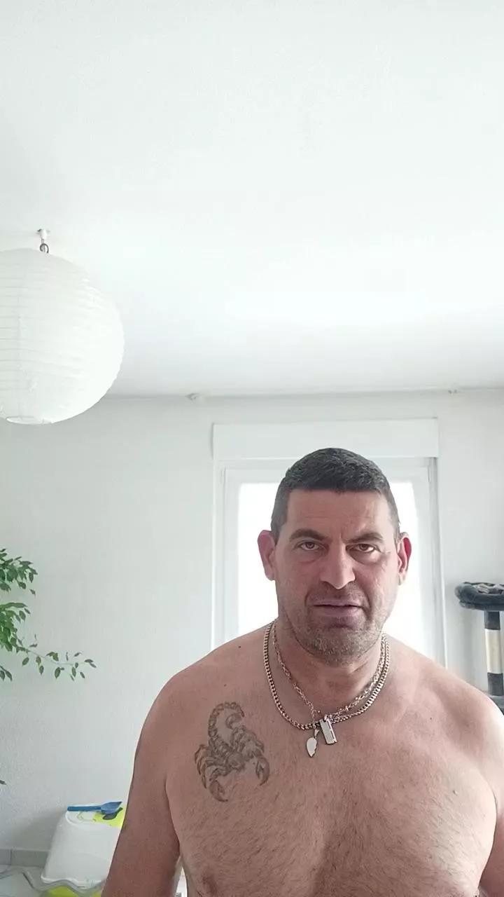 Elleetlautre68 on Cam4 