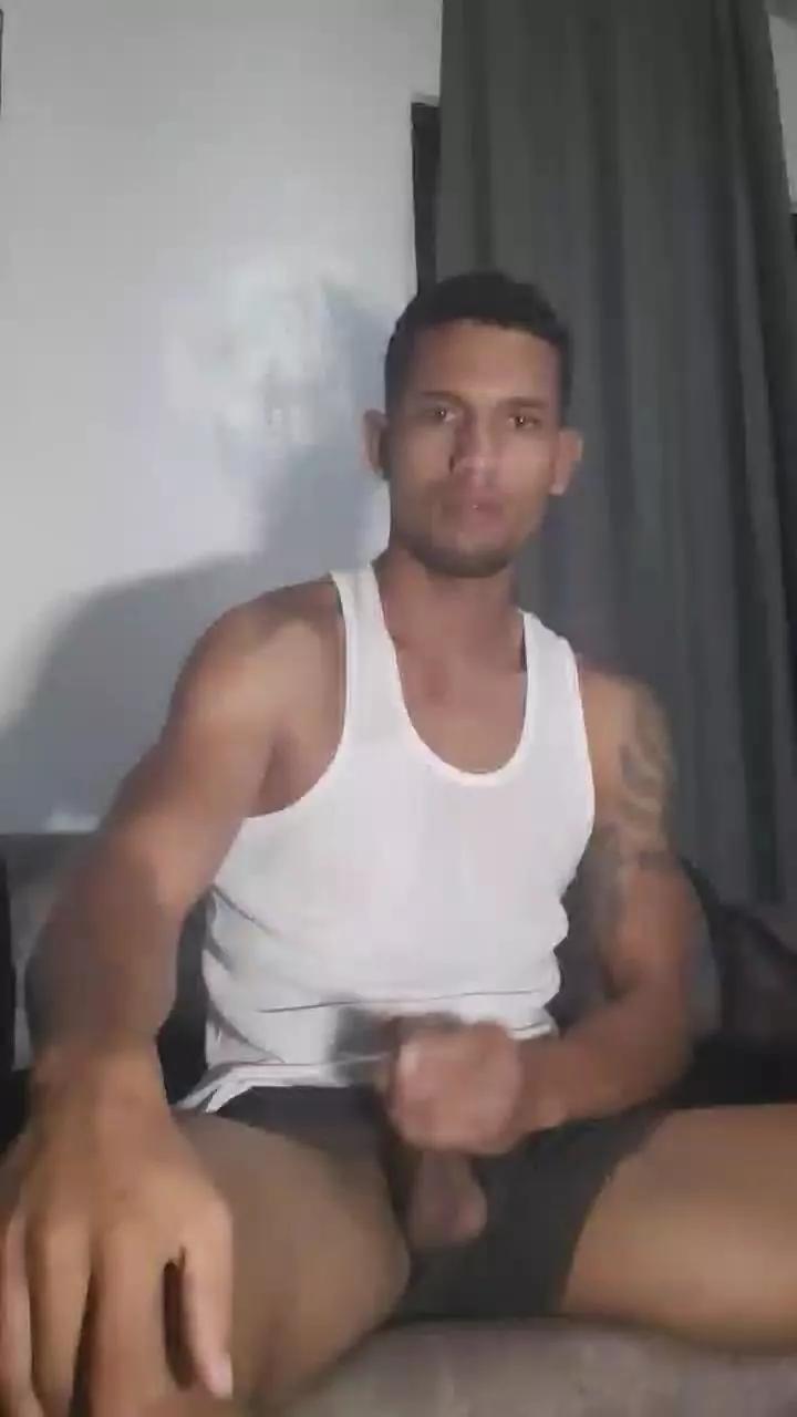 elnegrito44 on Cam4 