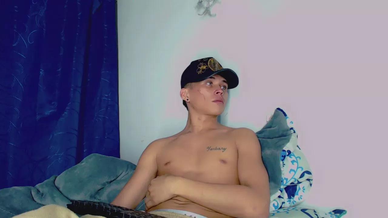 FerAndDaniel021 on Cam4 