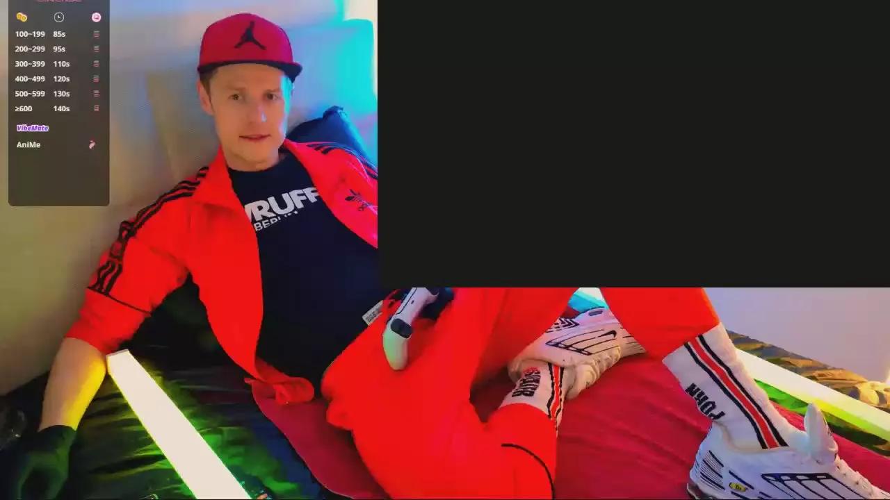 Fucthebitch on Cam4 