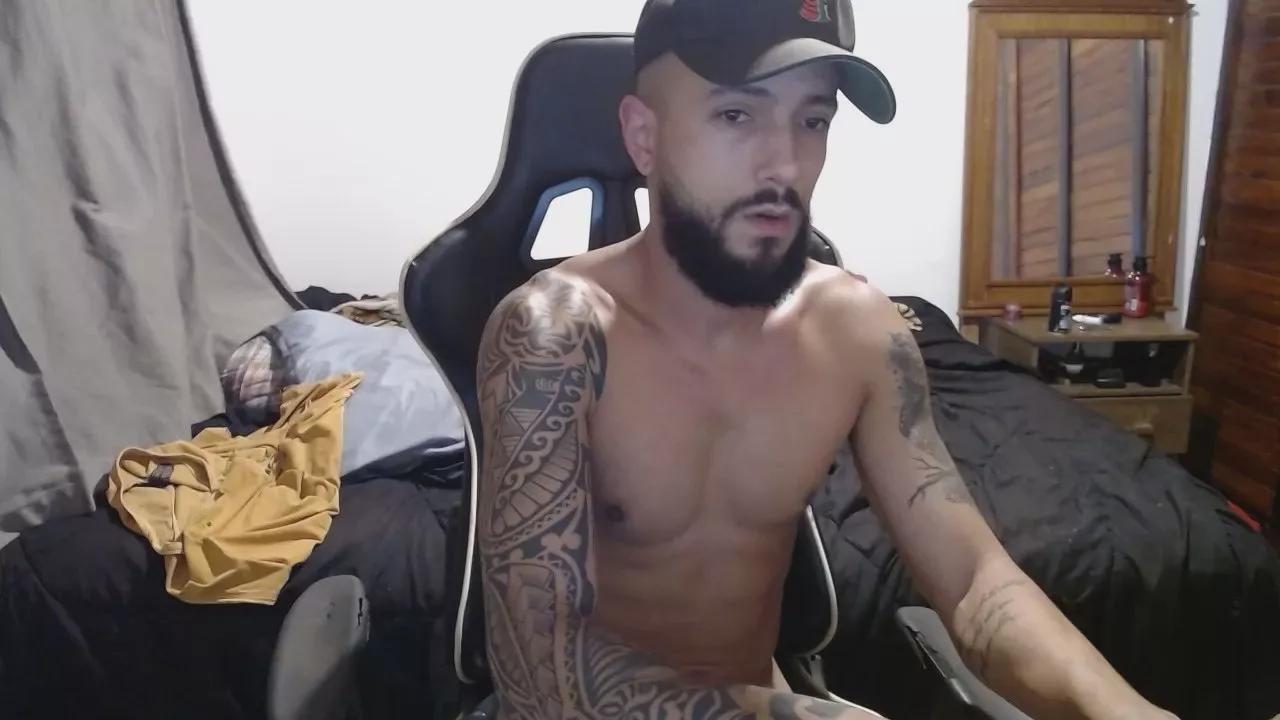 ghusantos30 on Cam4 