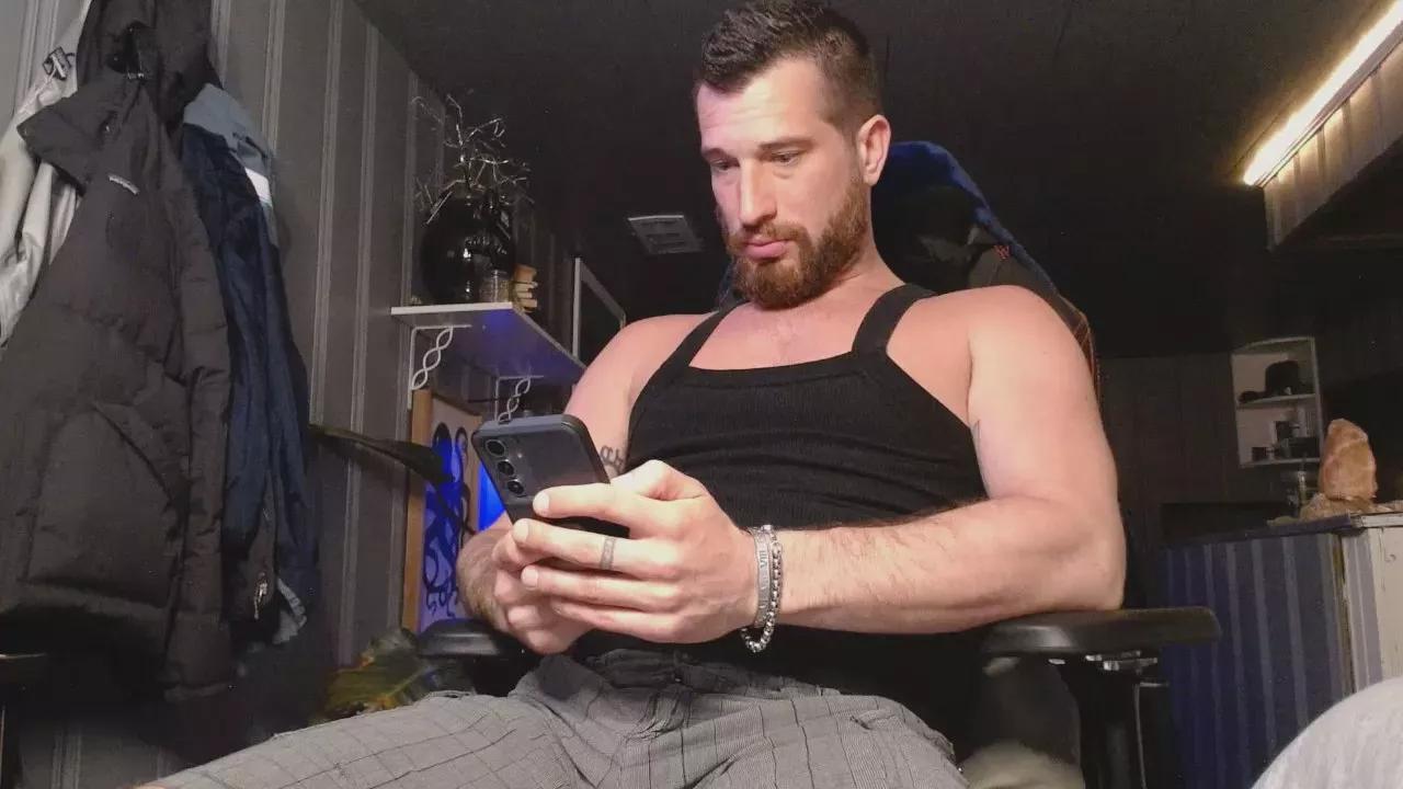 H_Daddy on Cam4 