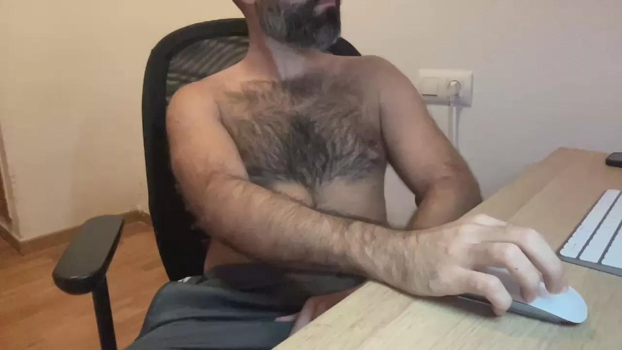hairywanker35 on Cam4 