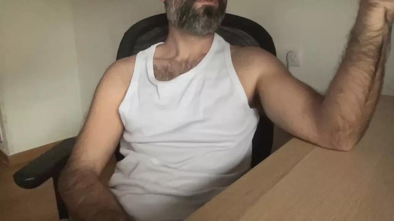 hairywanker35 on Cam4 