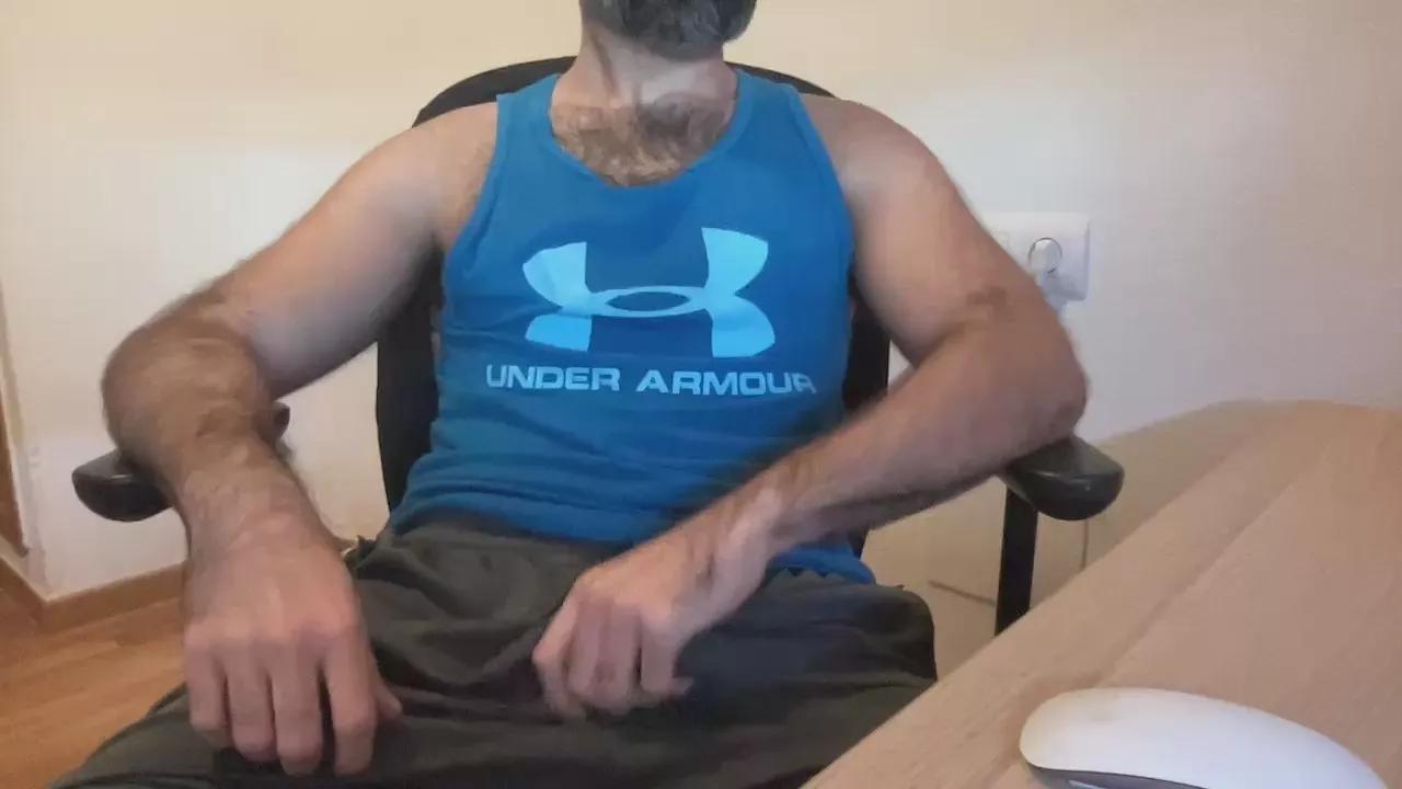 hairywanker35 on Cam4 