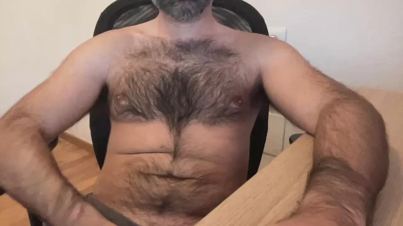 hairywanker35 on Cam4 