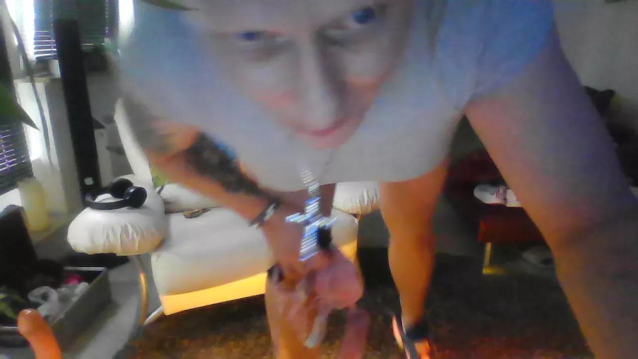 Hellboy888 on Cam4 