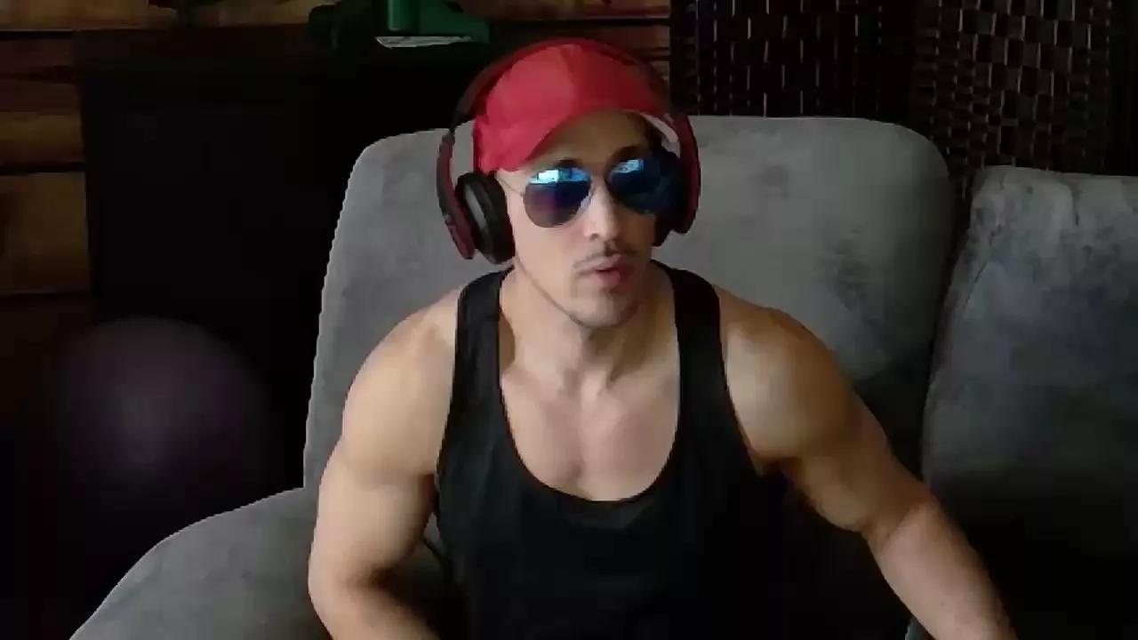 Hotdickyxxx on Cam4 