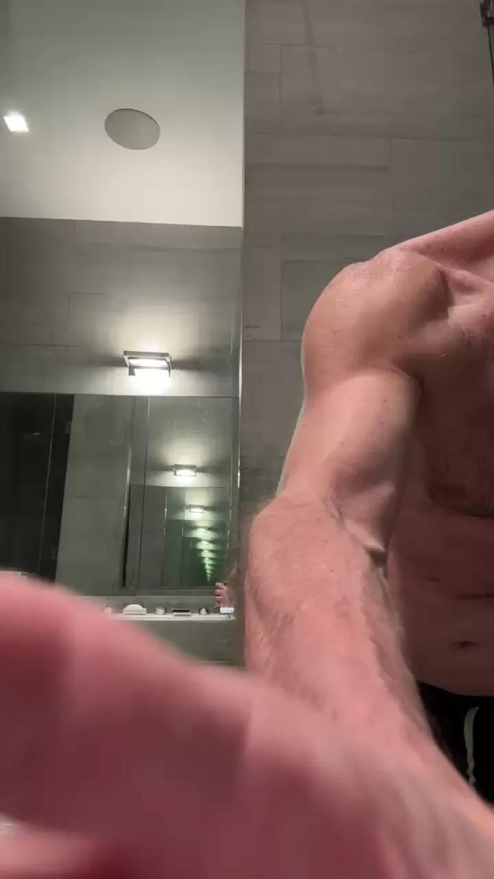 Hotnyctop95 on Cam4 