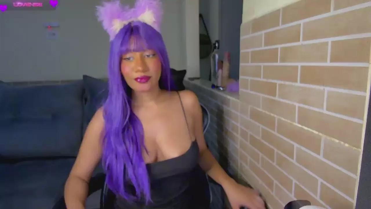 Isahotwife on Cam4 