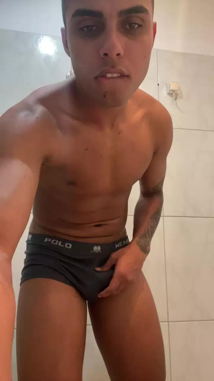 Jcoliver77 on Cam4 