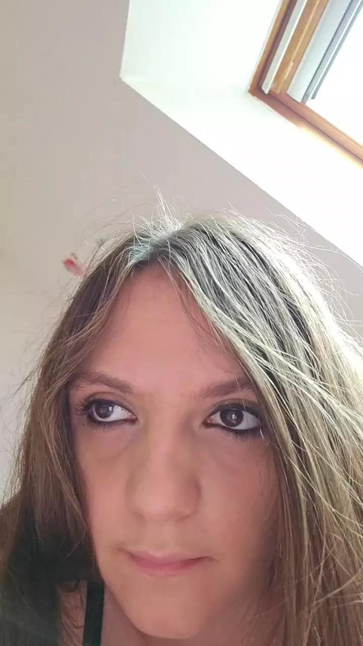 julia14000 on Cam4 