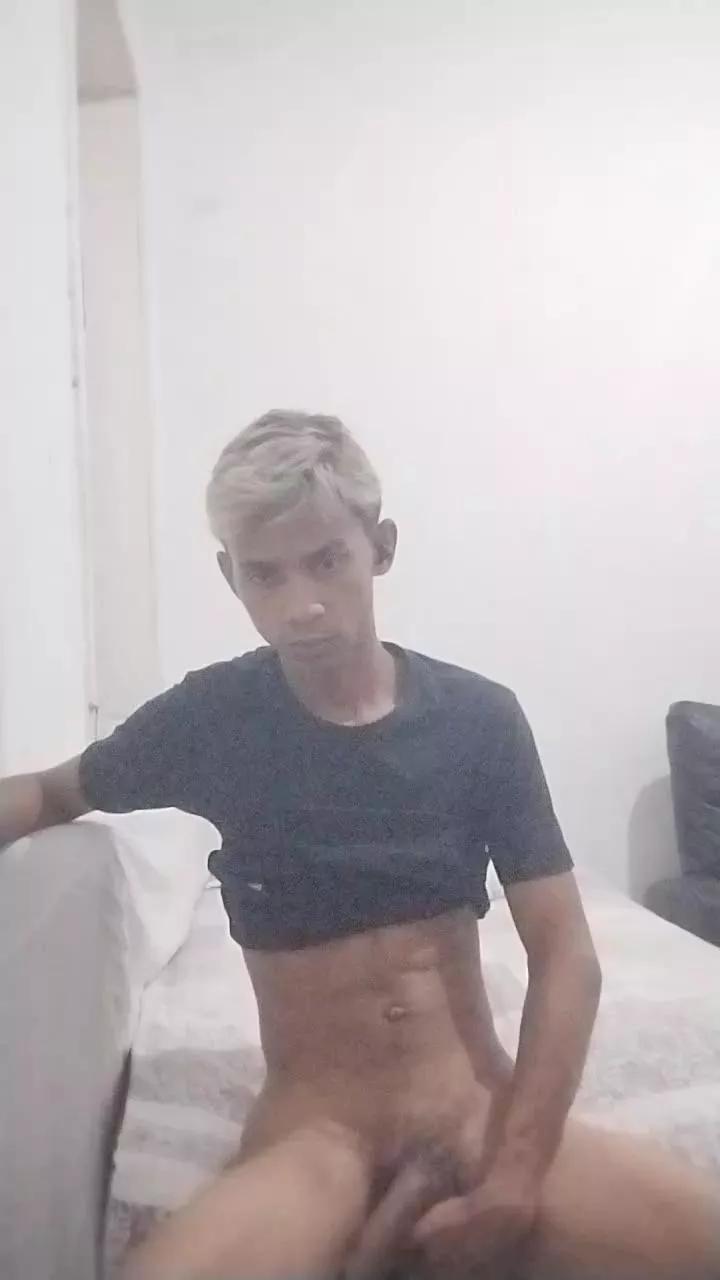 Julioassis on Cam4 