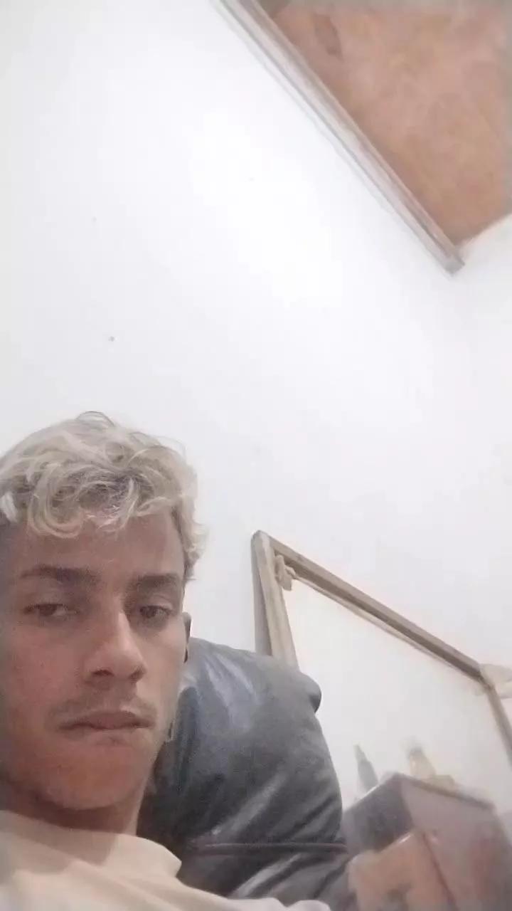 Julioassis on Cam4 