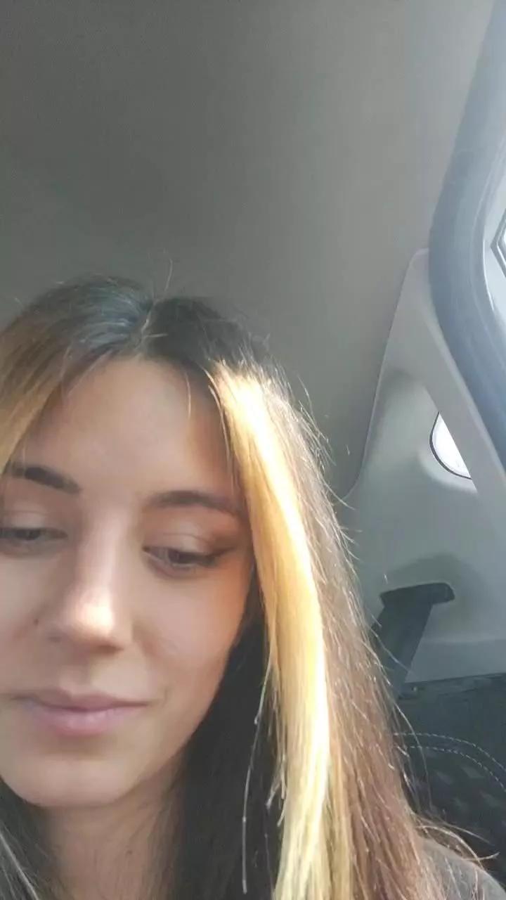 KellyDevineMeow on Cam4 