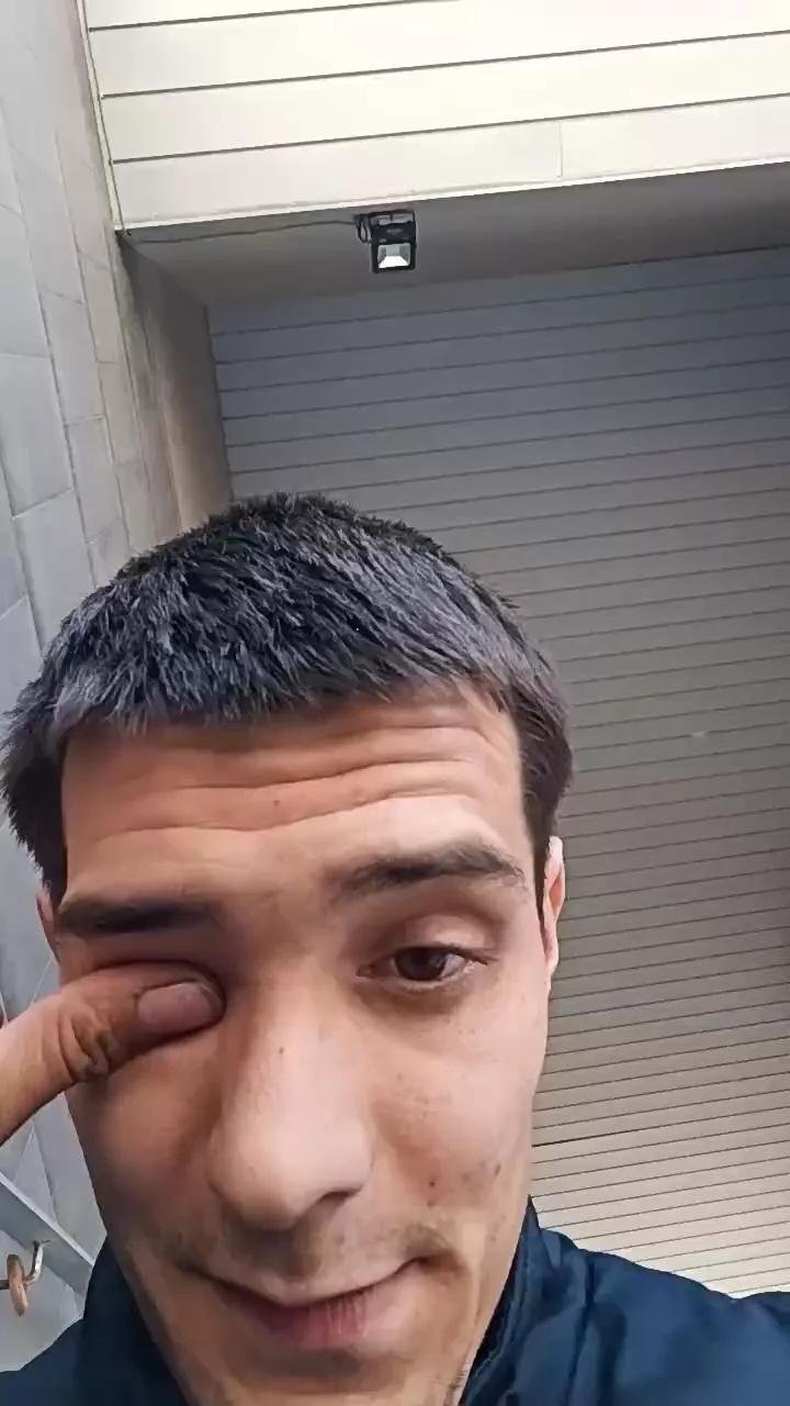 Kingunner18 on Cam4 