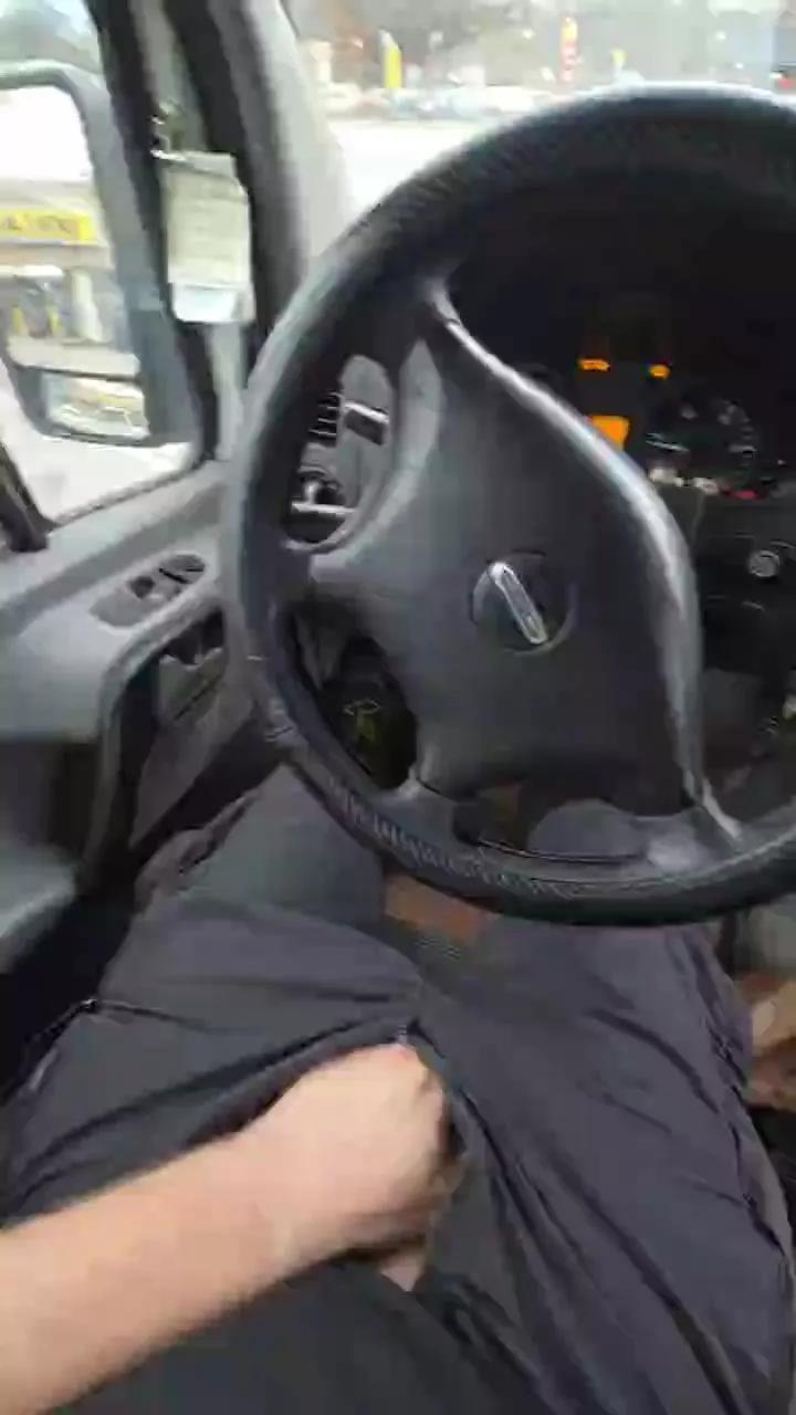 Kleindude on Cam4 