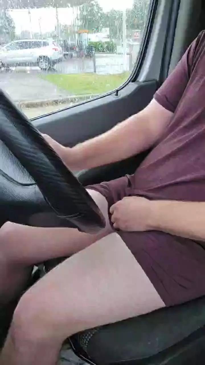 Kleindude on Cam4 