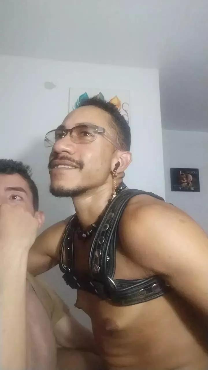 Kratosmoreno25 on Cam4 