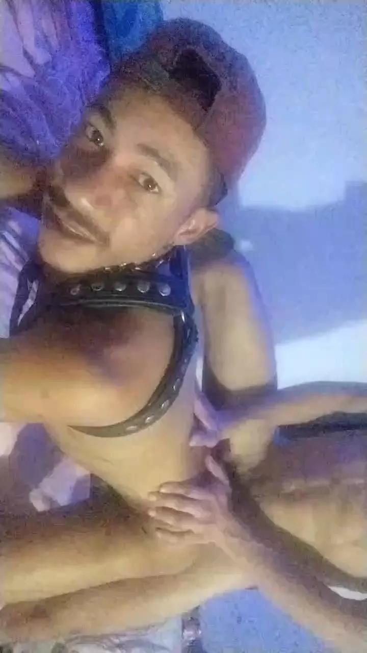 Kratosmoreno25 on Cam4 