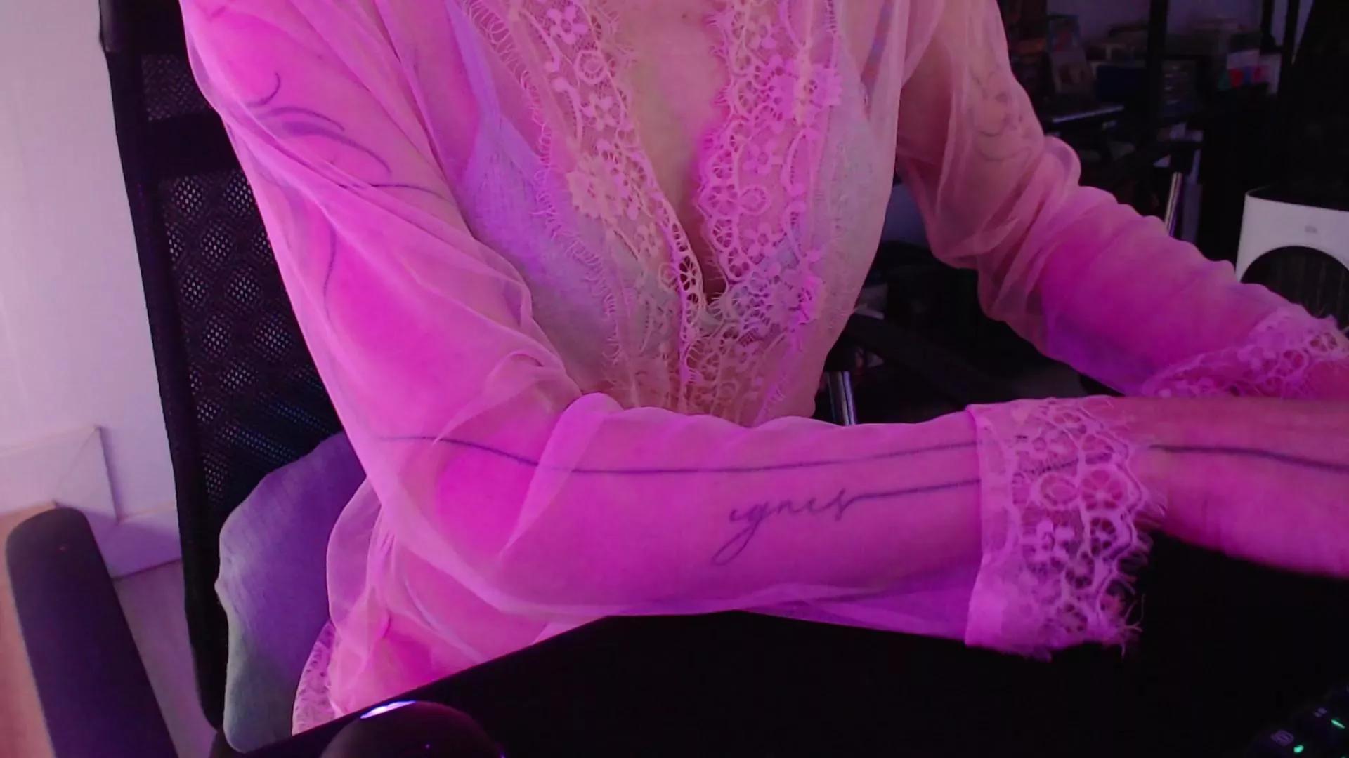 krysalyxx on Cam4 