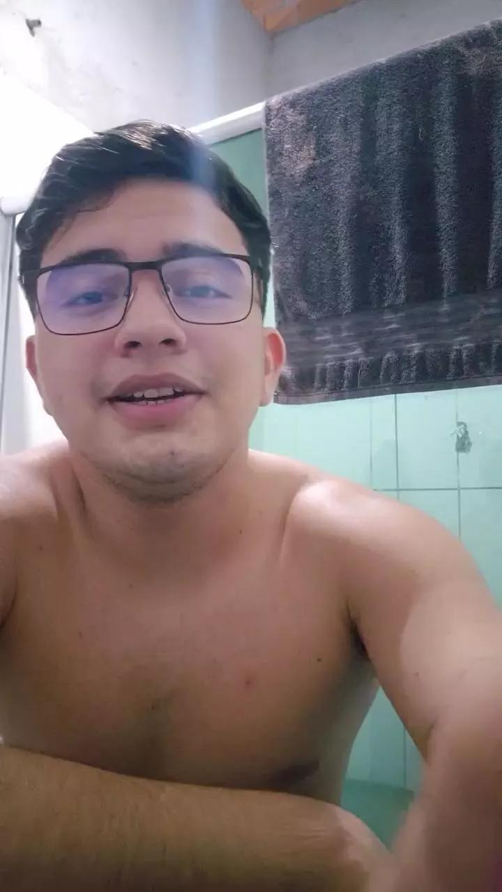 kuro37 on Cam4 