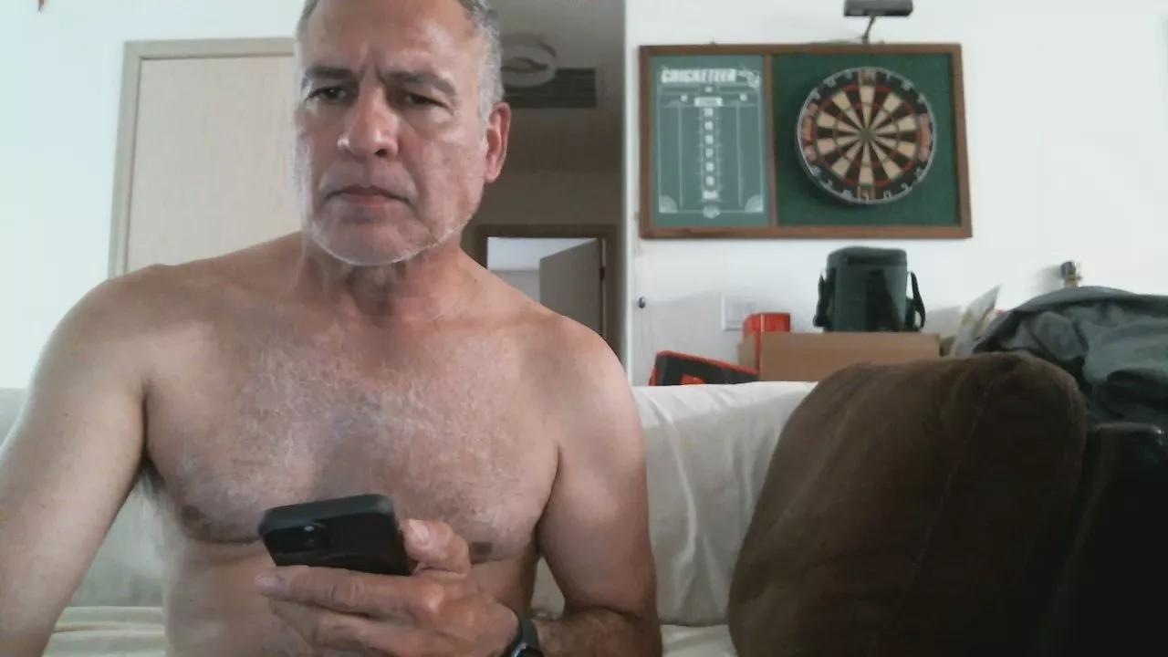 latinzinu on Cam4