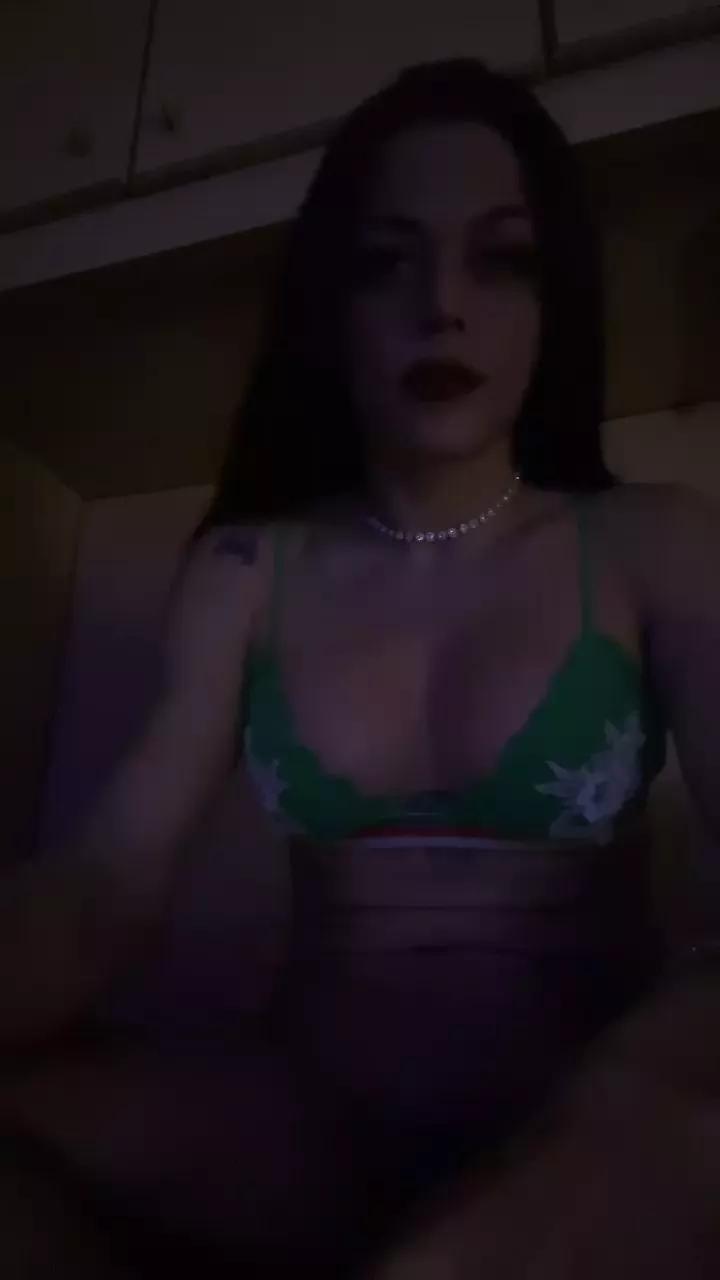 leahtop on Cam4 