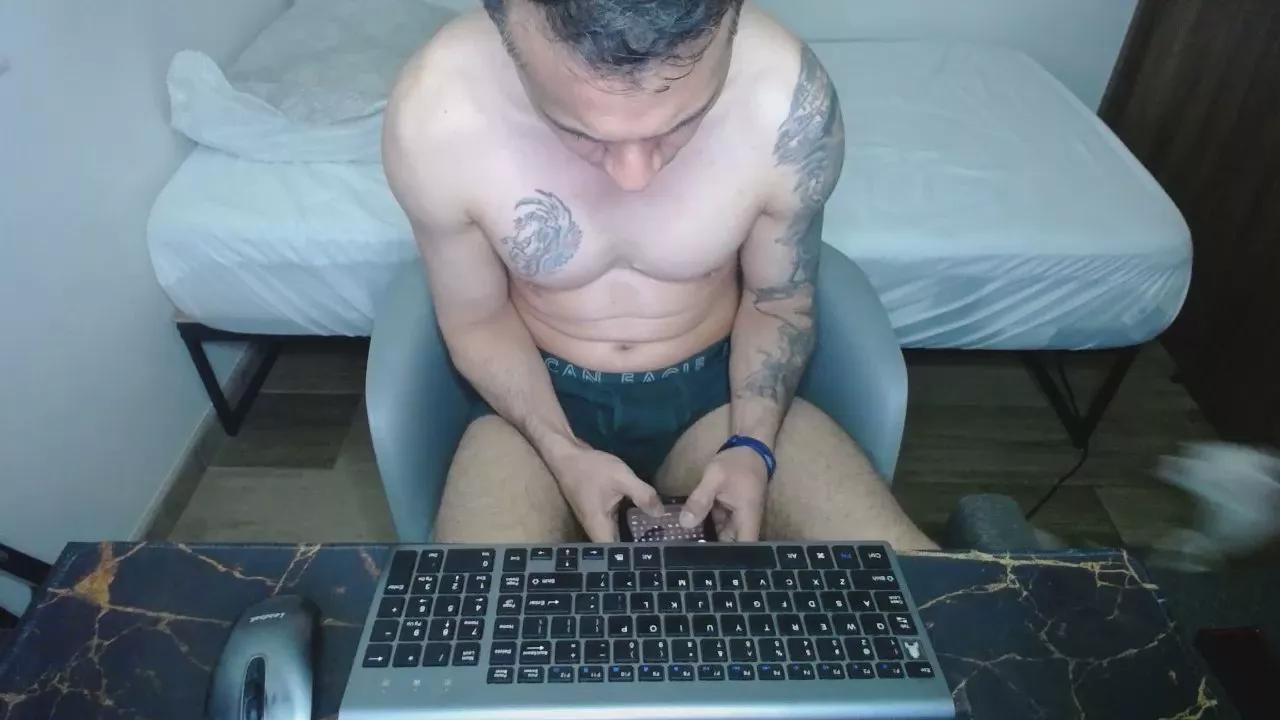 Lealboy on Cam4 